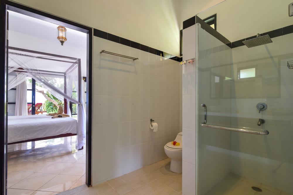 Holiday Rental Villa Bathroom