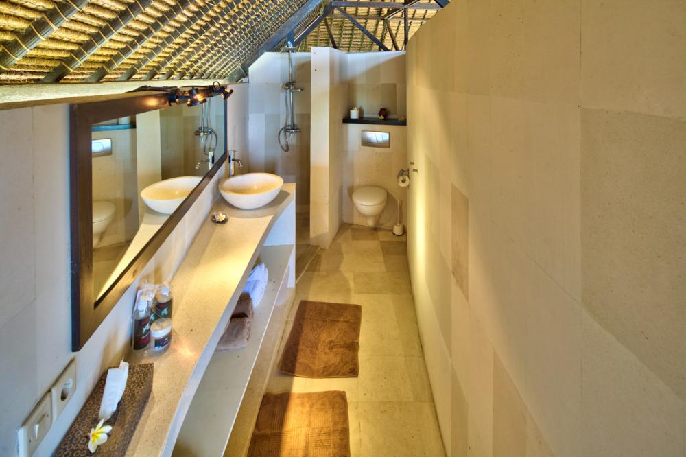 Villa Cakara Bathroom Upstairs