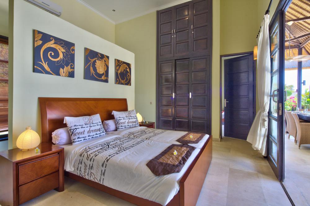 Villa Cakara Bedroom