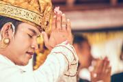 Temple Prayers - Bali Pictures Indonesia